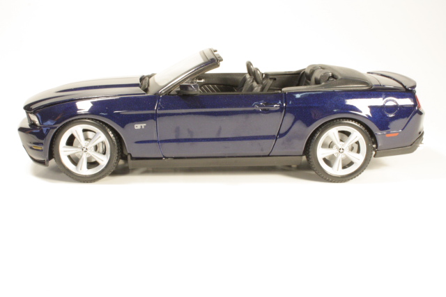 Ford Mustang GT Cabrio 2010, tummansininen