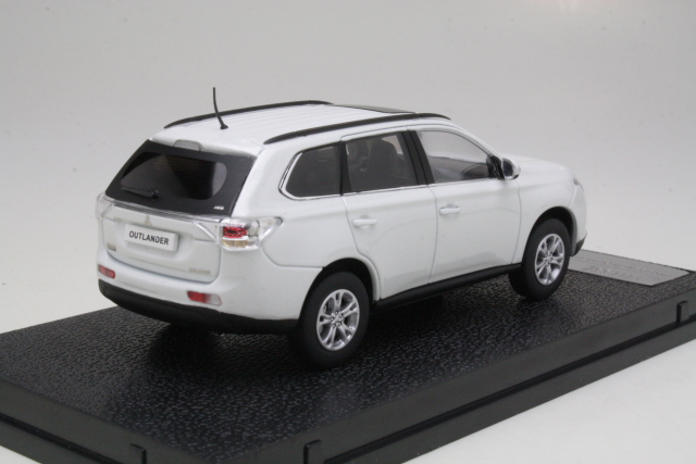 Mitsubishi Outlander 2010, valkoinen - Sulje napsauttamalla kuva