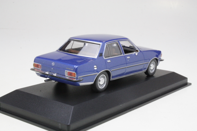 Opel Rekord D 1975, sininen