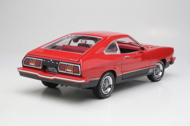 Ford Mustang Mach 1 Coupe 1973, punainen - Sulje napsauttamalla kuva