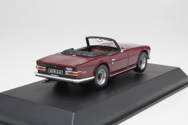 Triumph TR6 1970, punainen - Sulje napsauttamalla kuva