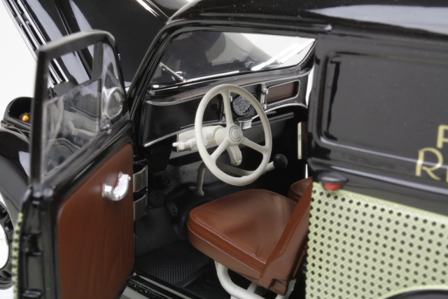 Renault 300KG "Parfums Revillion" 1953, tummanruskea