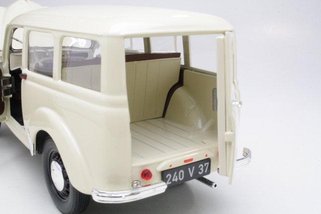Renault Juvaquatre 1951, beige