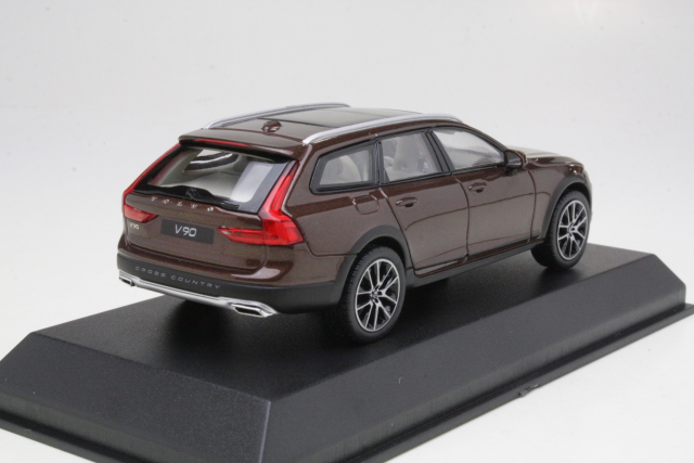 Volvo V90 Cross Country 2017, brown