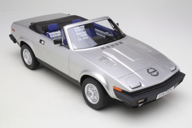 Triumph TR7 DHC 1980, silver - Click Image to Close