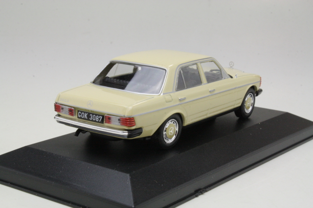 Mercedes 300D (w123) 1976, beige - Sulje napsauttamalla kuva