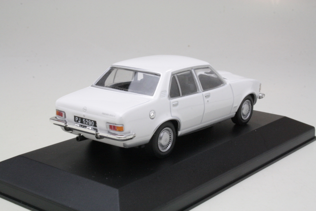 Opel Rekord D 2.1L 1972, white