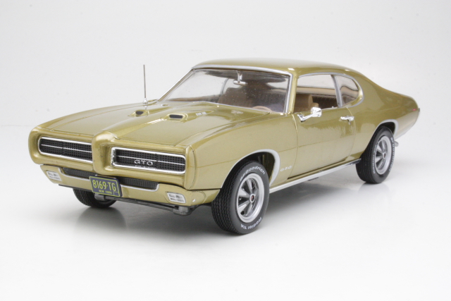 Pontiac GTO Hardtop 1969, gold