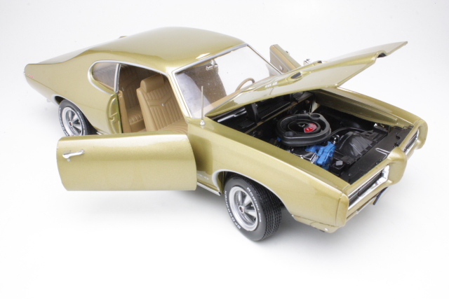 Pontiac GTO Hardtop 1969, gold