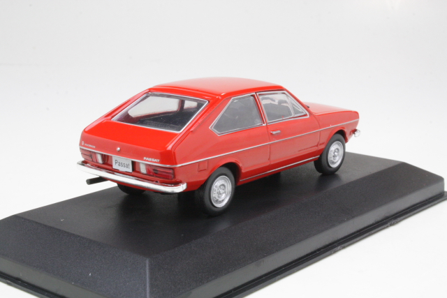 VW Passat (B1) 1973, red - Click Image to Close