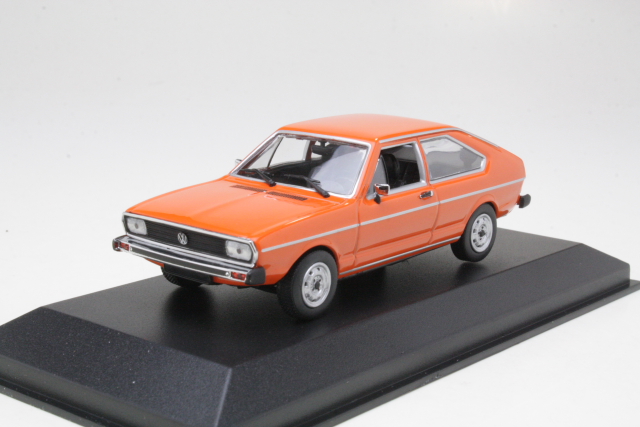 VW Passat 1975, orange