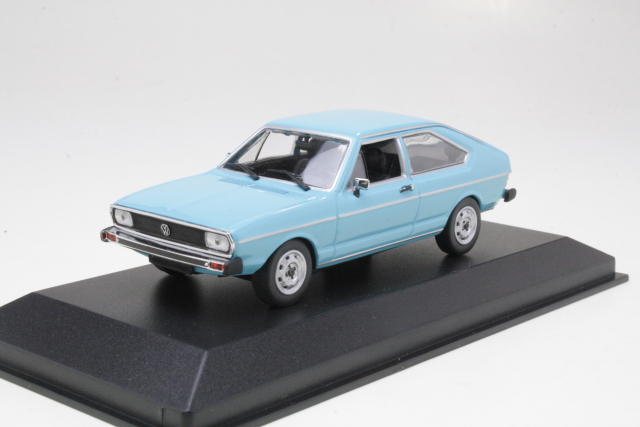 VW Passat 1975, sininen