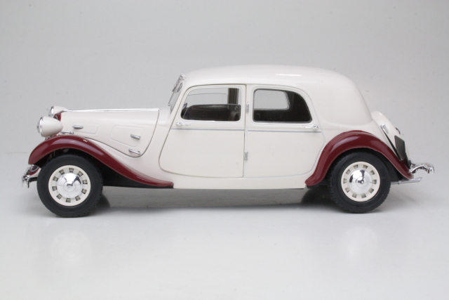 Citroen Traction 11CV 1938, beige/punainen - Sulje napsauttamalla kuva