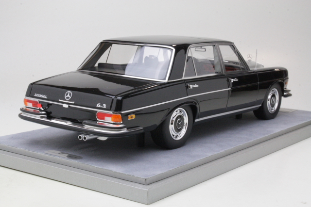 Mercedes 300SEL 6,3 1968, musta
