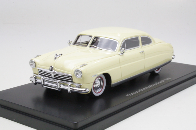 Hudson Commodore Coupe 1948, light beige