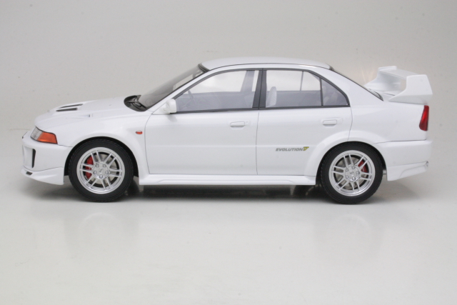 Mitsubishi Lancer Evo V GSR 1998, valkoinen - Sulje napsauttamalla kuva