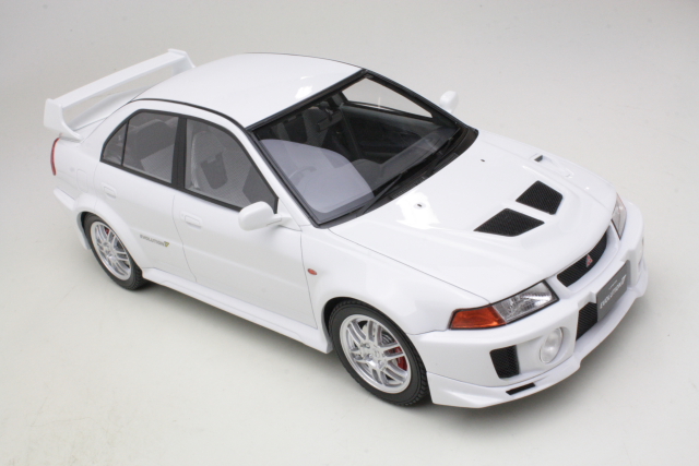 Mitsubishi Lancer Evo V GSR 1998, white