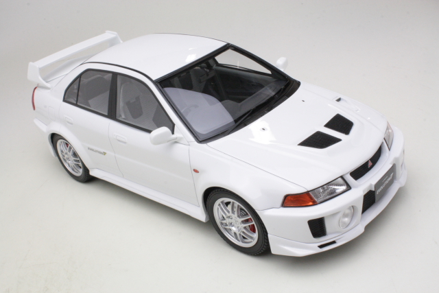 Mitsubishi Lancer Evo V GSR 1998, valkoinen - Sulje napsauttamalla kuva