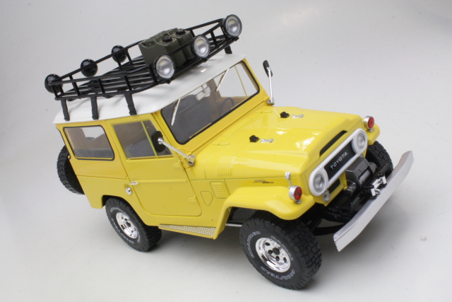 Toyota Land Cruiser FJ40 1967, keltainen/valkoinen - Sulje napsauttamalla kuva