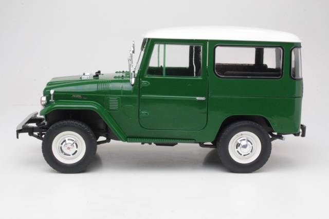 Toyota Land Cruiser FJ40 1967, vihreä/valkoinen - Sulje napsauttamalla kuva