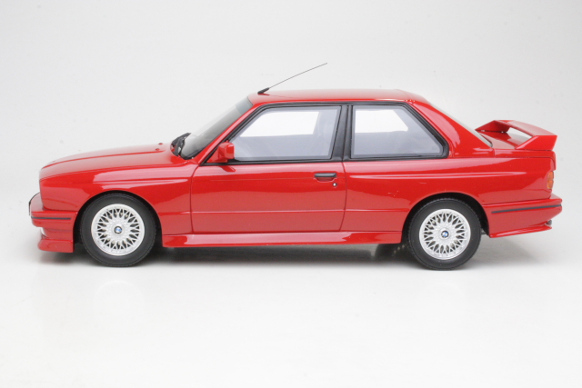 BMW M3 (e30) 1989, punainen - Sulje napsauttamalla kuva