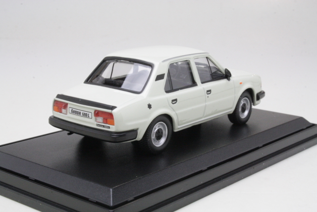 Skoda 120L 1984, valkoinen