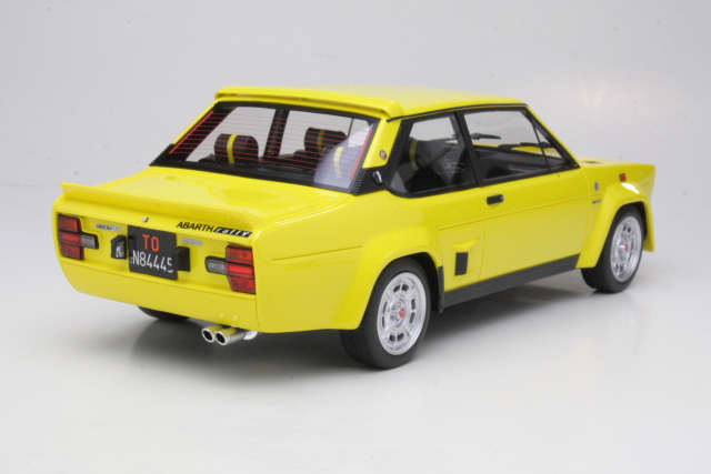 Fiat 131 Abarth Stradale 1976, keltainen - Sulje napsauttamalla kuva