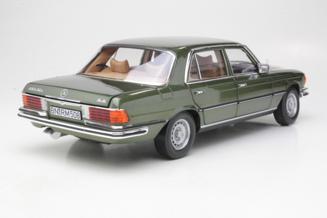 Mercedes 450SEL 6.9 1976, vihreä