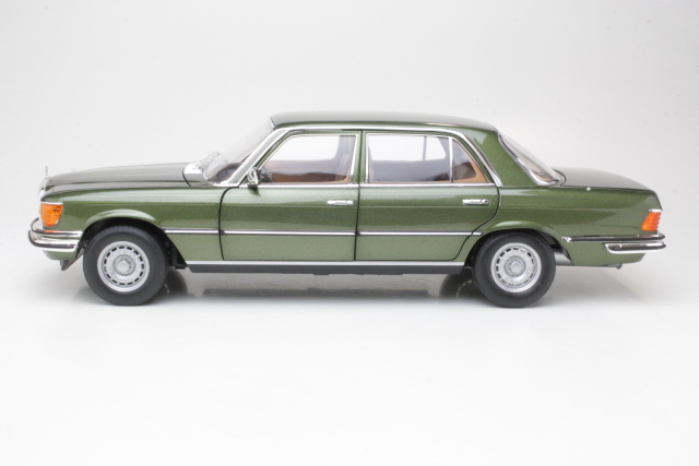 Mercedes 450SEL 6.9 1976, vihreä - Sulje napsauttamalla kuva