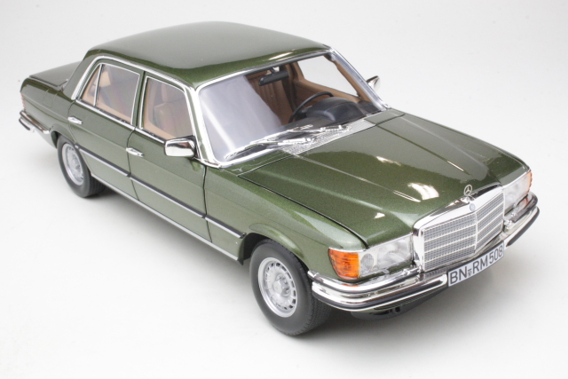 Mercedes 450SEL 6.9 1976, vihreä - Sulje napsauttamalla kuva