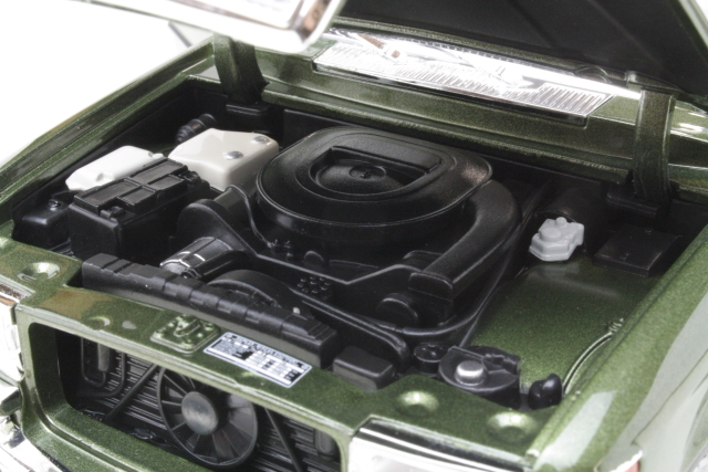 Mercedes 450SEL 6.9 1976, vihreä