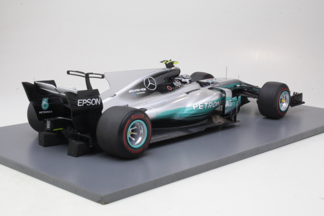 Mercedes AMG W08, 1st. Russian GP 2017, V.Bottas, no.77 (1:18) - Sulje napsauttamalla kuva