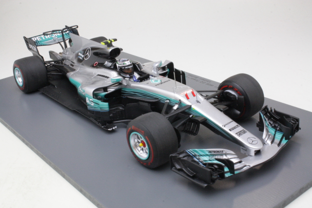 Mercedes AMG W08, 1st. Russian GP 2017, V.Bottas, no.77 (1:18) - Sulje napsauttamalla kuva