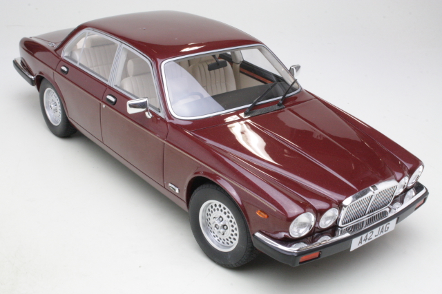 Jaguar XJ SIII 1979, tummanpunainen