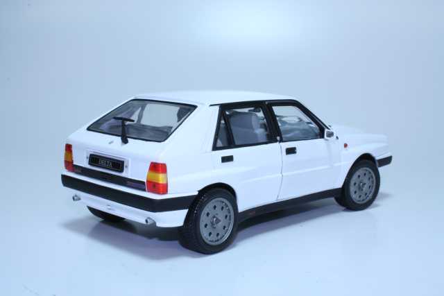 Lancia Delta HF Integrale 16V 1990, white