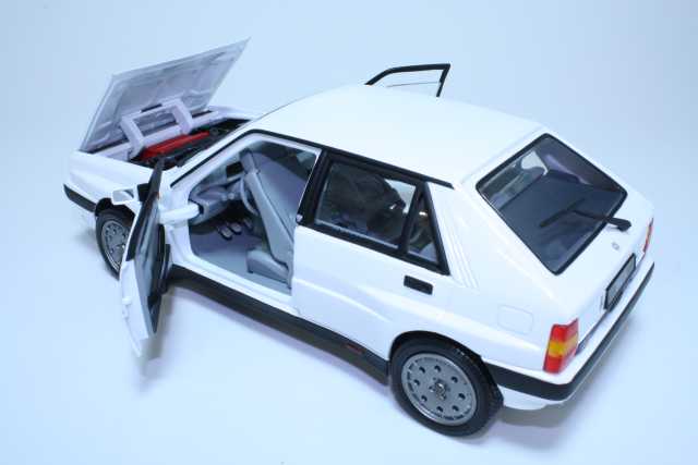 Lancia Delta HF Integrale 16V 1990, white