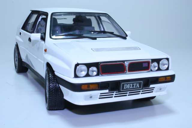 Lancia Delta HF Integrale 16V 1990, white