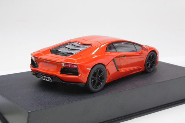 Lamborghini Aventador LP700-4 2010, oranssi