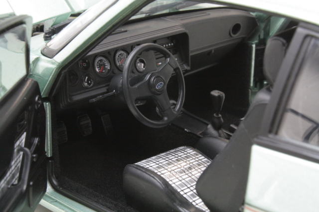 Ford Capri Mk3 2.8 Injection 1982, green - Click Image to Close