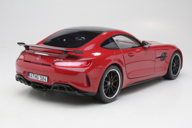 Mercedes AMG GT R 2016, punainen