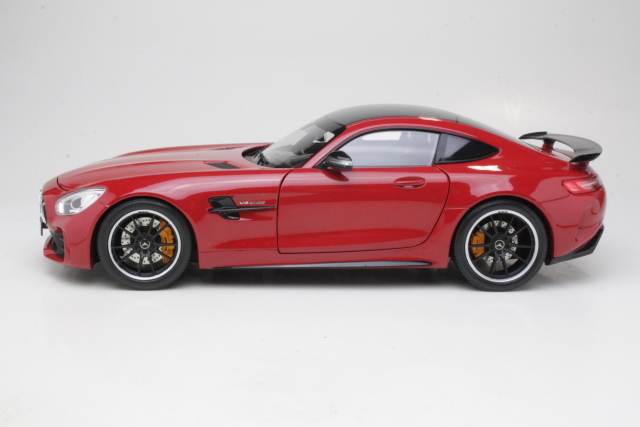 Mercedes AMG GT R 2016, punainen
