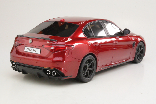 Alfa Romeo Giulia Quadrifoglio 2016, punainen