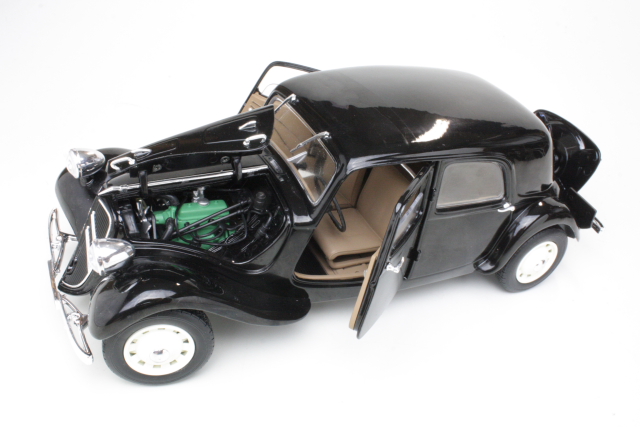 Citroen Traction 1937, musta
