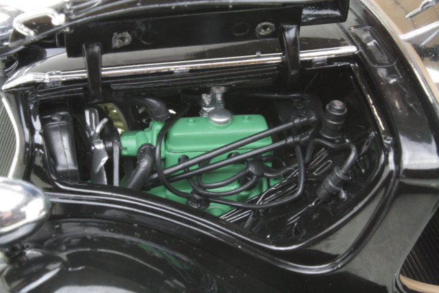 Citroen Traction 1937, musta