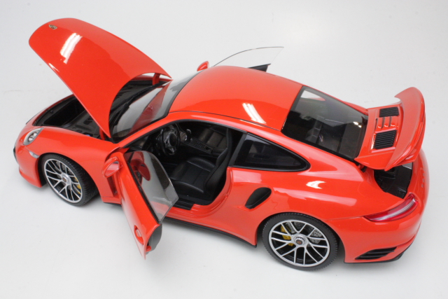 Porsche 911 Turbo S 2016, oranssi
