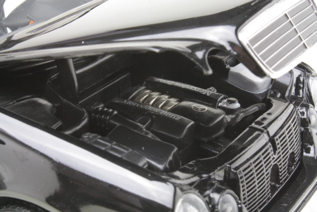 Mercedes E320 (w210) 2001, musta