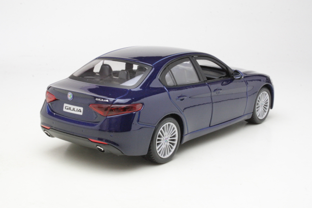 Alfa Romeo Giulia 2016, dark blue