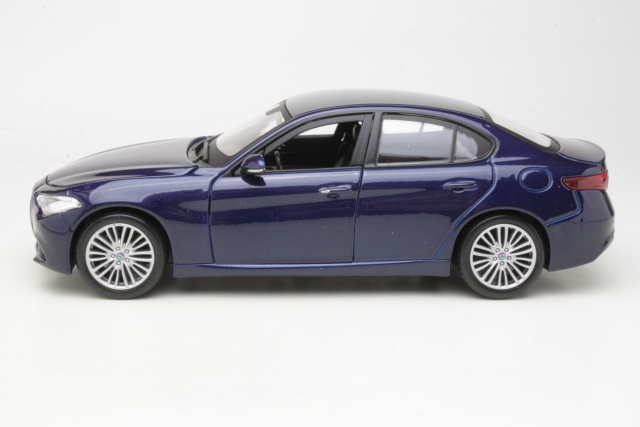 Alfa Romeo Giulia 2016, dark blue