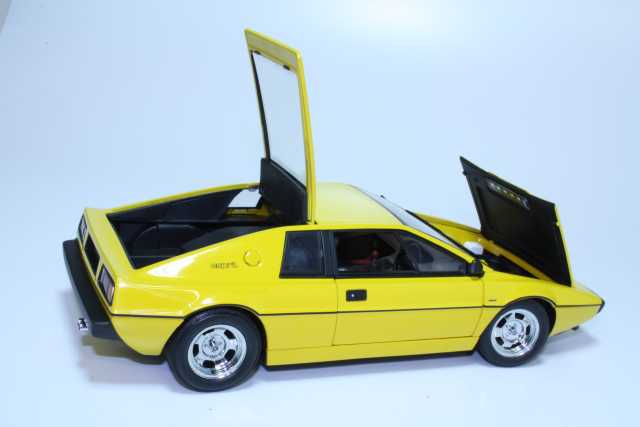Lotus Esprit 1979, keltainen