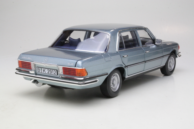 Mercedes 450 SEL 6.9 1976, sininen - Sulje napsauttamalla kuva